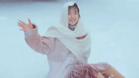 飞机拉彩烟