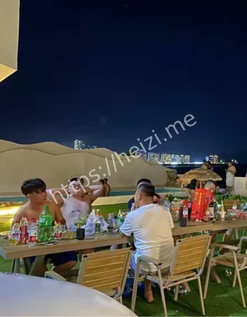 聚众淫乱