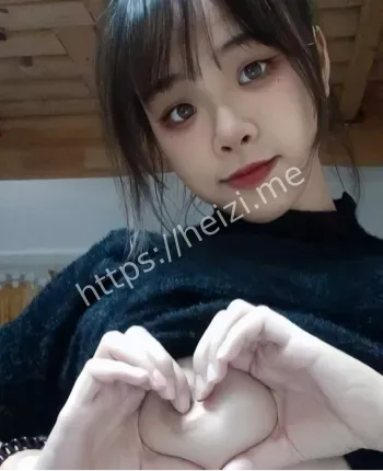 白嫩尤物