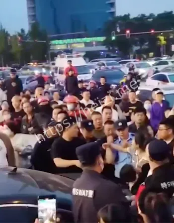 民众群嘲