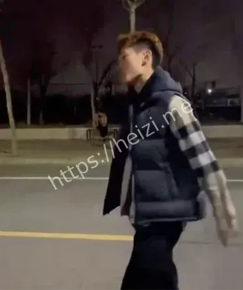 约会男学生