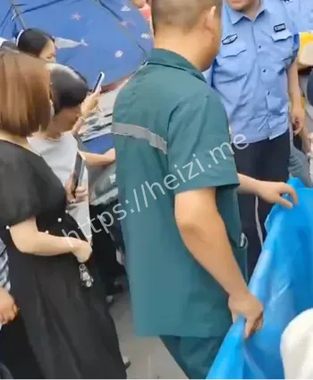 当街暴打小三