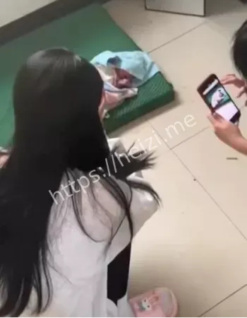 厕所弃婴