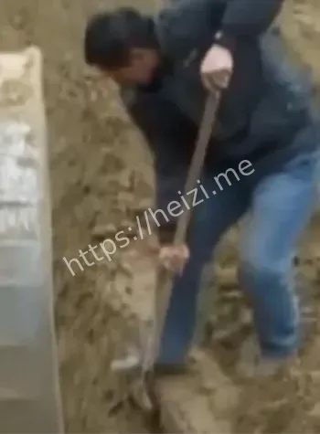 诡异铜符