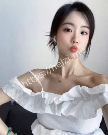 白嫩学妹