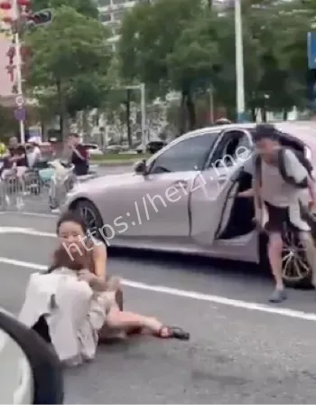 街头互殴