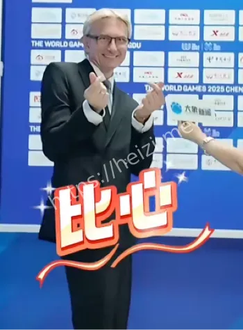 九头身裁判