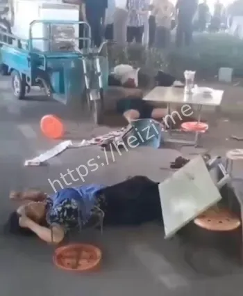 摊贩抢位