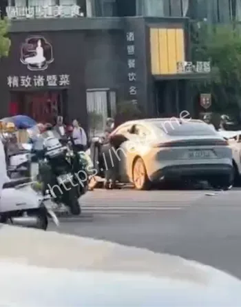 女子爆头死亡