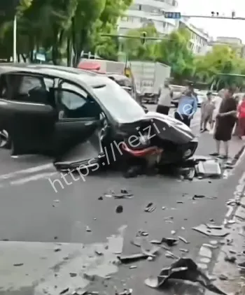 导致2人死亡