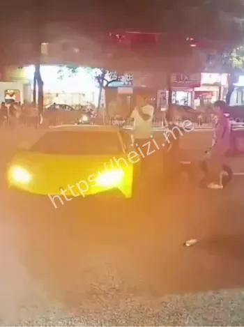 外卖员小电驴