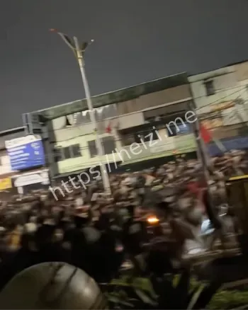 10万人抗议