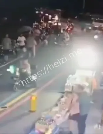 大爷持刀行凶