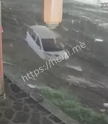汽车被冲走