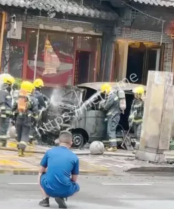 消防员救援