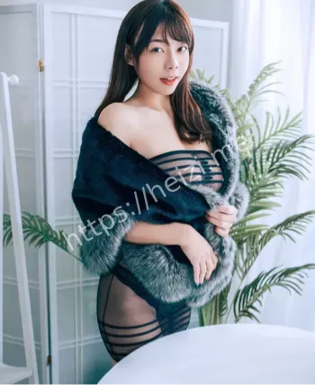 白嫩尤物