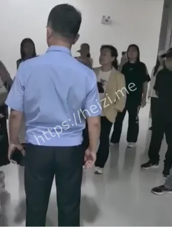 家长拒门外