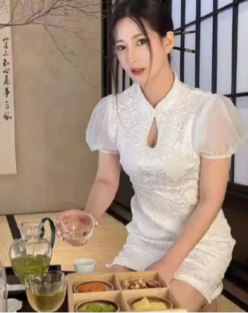 三亚女子比基尼被冲走教练帮遮