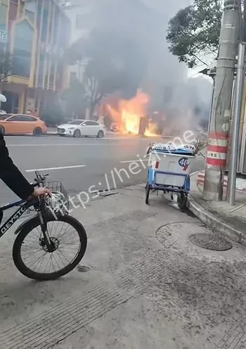 面包车火情