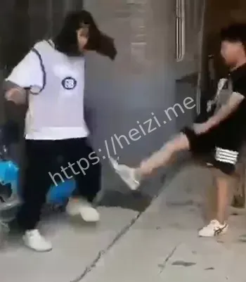 女同学