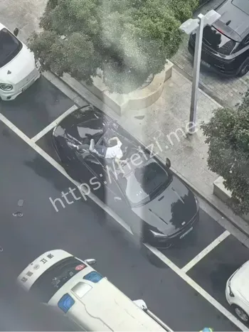 出轨丑闻