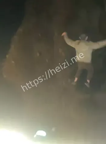 电动车女骑手