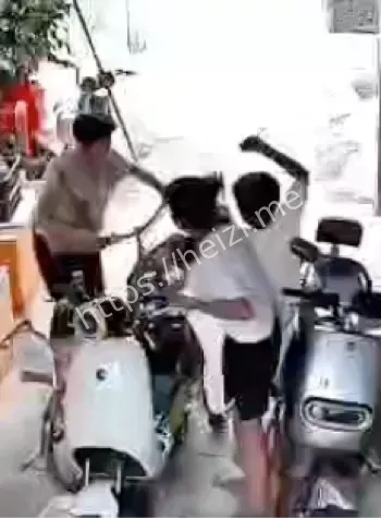 父亲提刀反杀