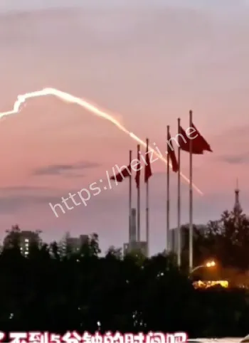 网友热议不明飞行物火箭轨迹