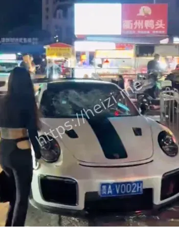 脚踏两条船