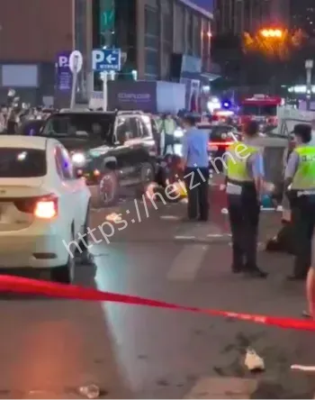 黑色轿车