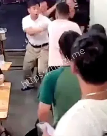 双刀乱砍