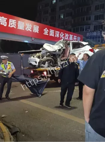 岔路冲天桥下