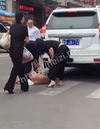 小三当街被打