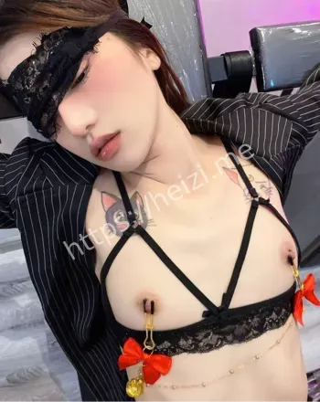 高颜值眼镜妹
