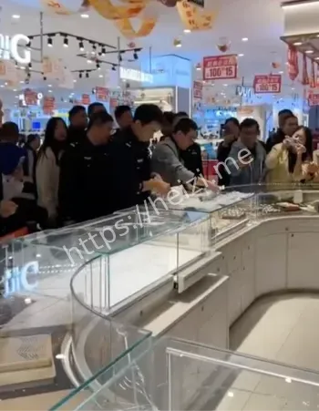 抢金链细节