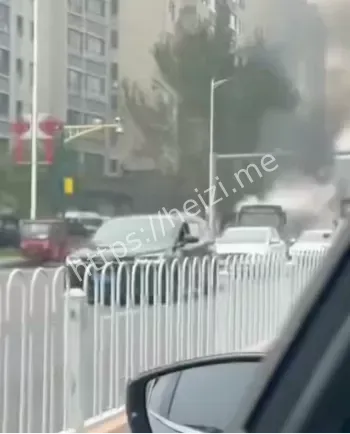 浓烟滚滚