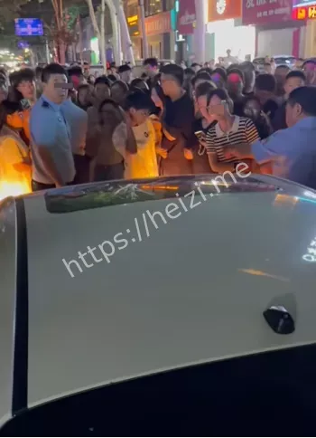 母女联手怒撕