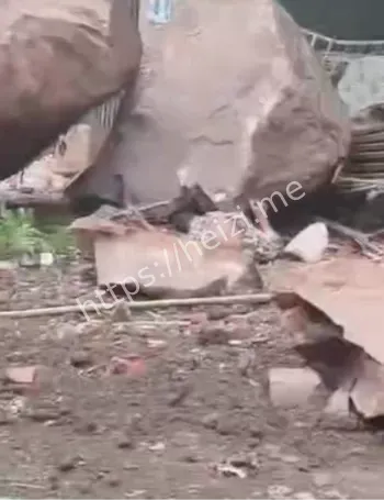 盛堡镇民房被砸大洞惊魂一刻