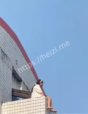 男友未到场