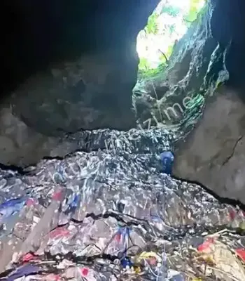贵州溶洞垃圾