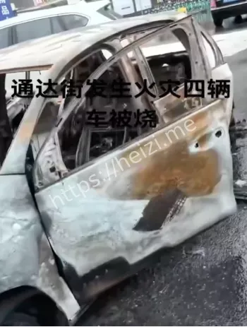 上汽大众车火势迅猛烧毁