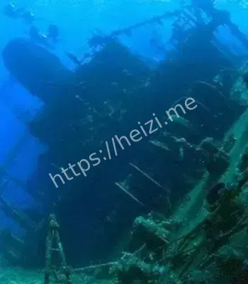 潜水员湖底