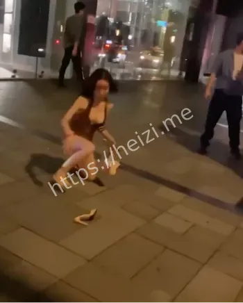 高跟鞋砸头