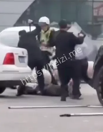 果断冲撞歹徒