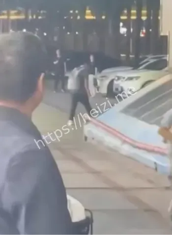 持刀伤人