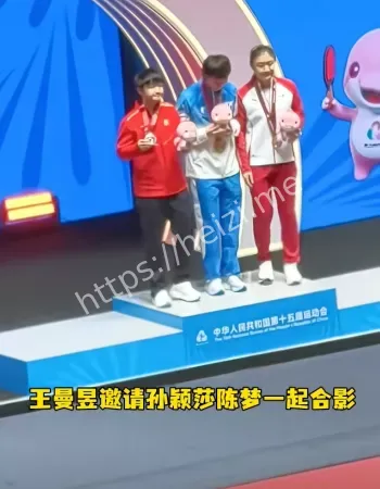 领奖台合影