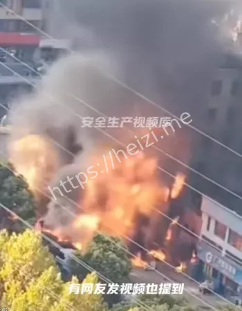 引发熊熊大火