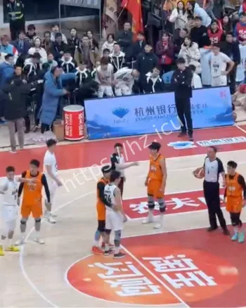 球员争执