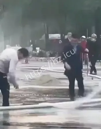 用水管喷水