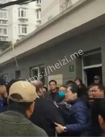 拆迁踩踏对峙